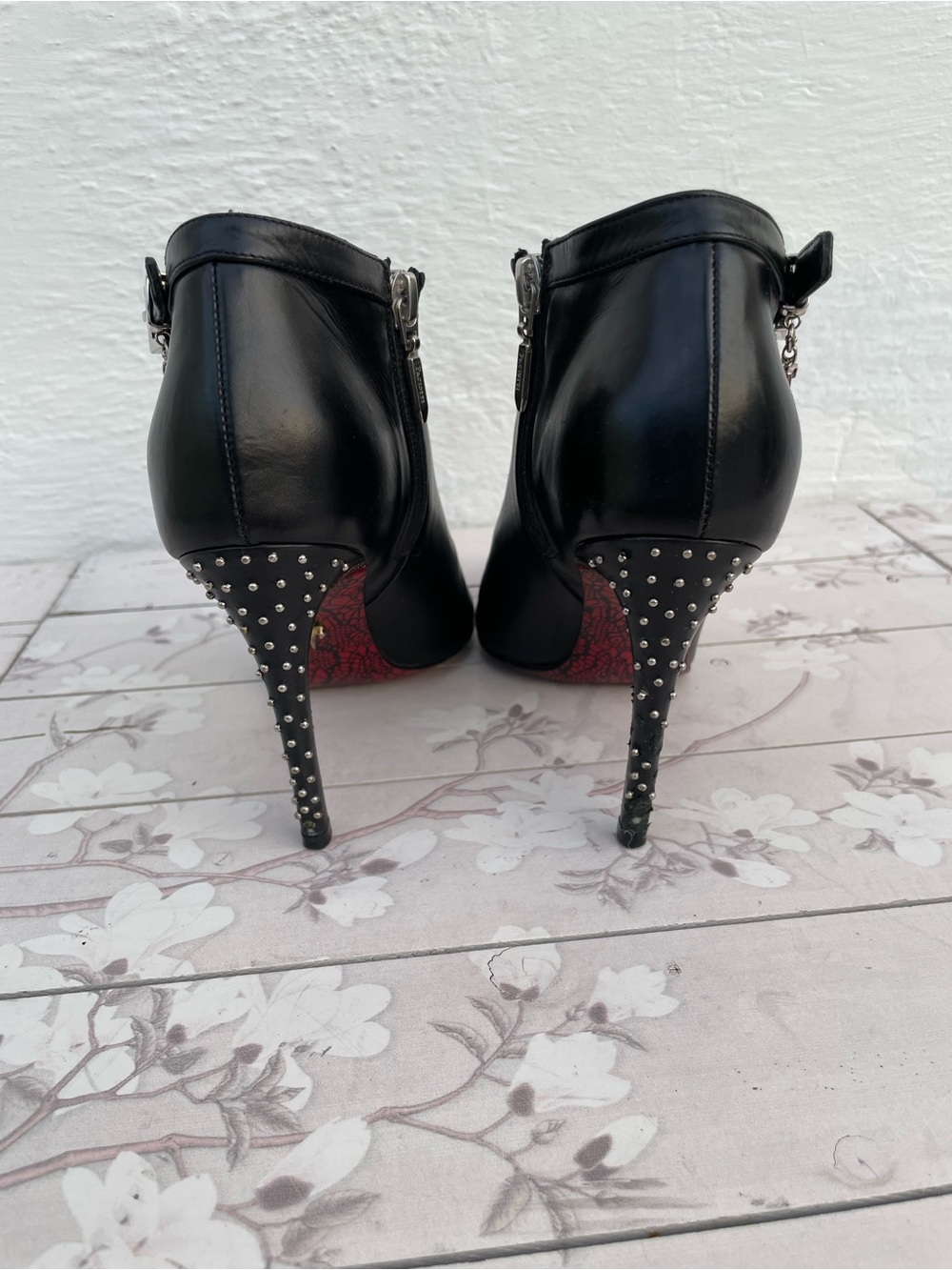 Cesare Paciotti Black Pointed Leather Ankle Booties with Red Lining - Picture 3 of 15